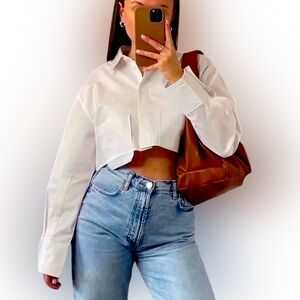Zara off White Cropped Button-Up long sleeve Shirt.